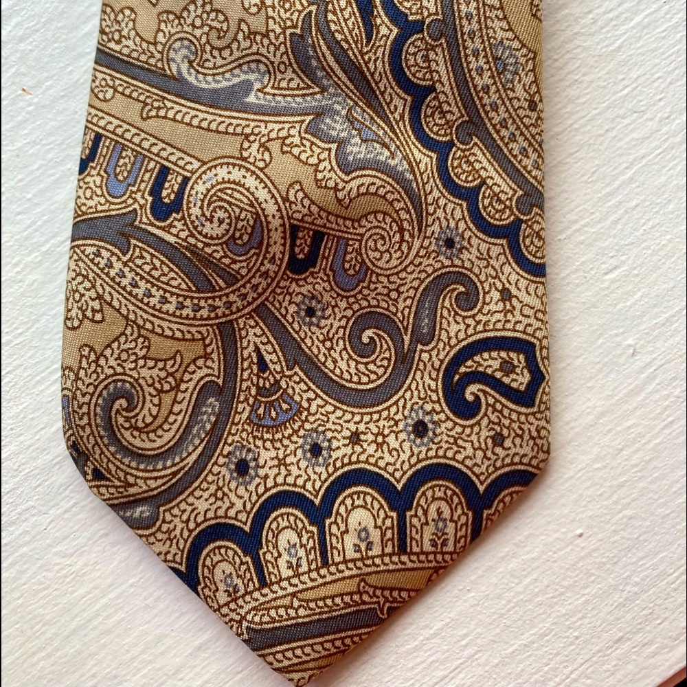 Bill Blass Vintage Paisley Silk Men's Tie Cream Gray Classic Necktie